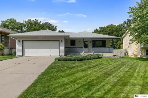 516 Oregon Trl, Lincoln, NE 68521