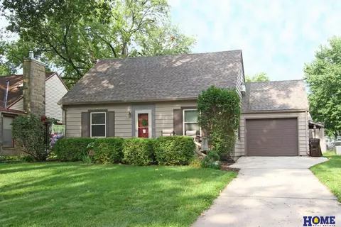 1725 S 45th St, Lincoln, NE 68506