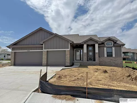 2902 N 165th Ave, Omaha, NE 68116