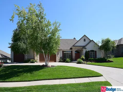 11816 Deer Creek Dr, Omaha, NE 68142