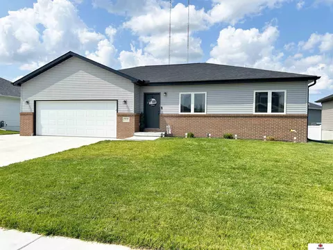 7830 Patrick Ave, Lincoln, NE 68516