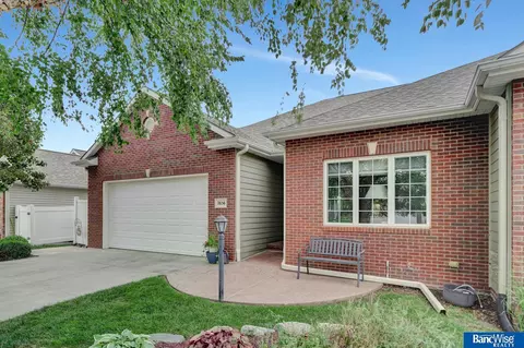 7656 Phares Dr, Lincoln, NE 68516