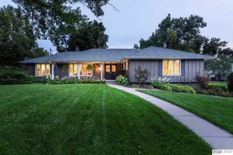 8515 Douglas St, Omaha, NE 68114