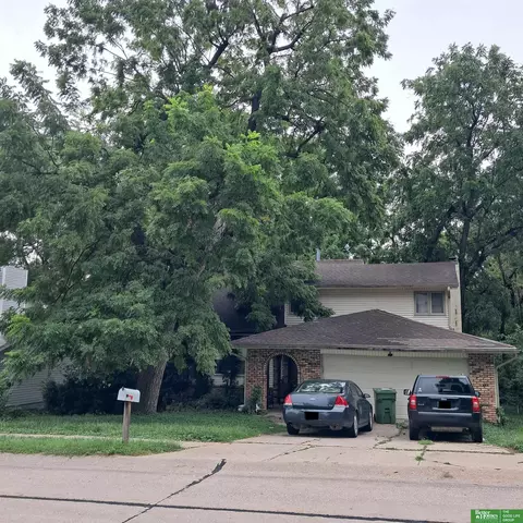 3711 Lawnwood Dr, Bellevue, NE 68123