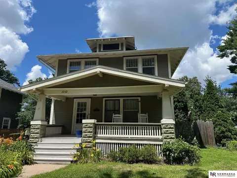 2242 Woodscrest Ave, Lincoln, NE 68502