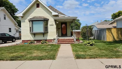 1210 W 7th St, Hastings, NE 68901