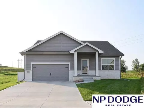 11331 Portage Cir, Papillion, NE 68046