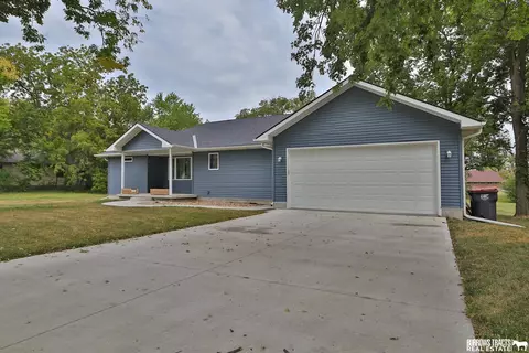 728 W Mary St, Beatrice, NE 68310 photo 3