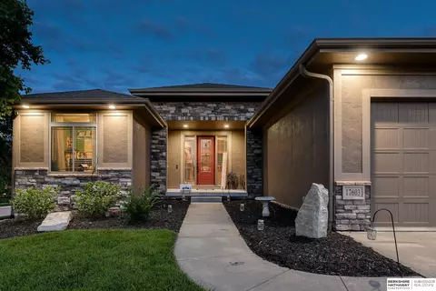 17603 Ventana Cir, Omaha, NE 68136