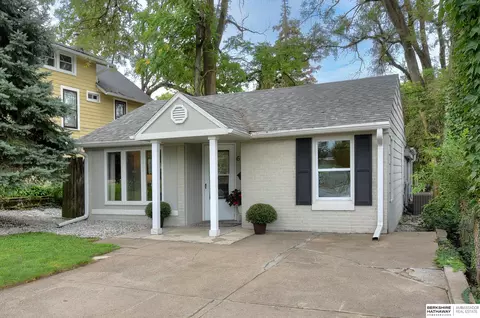 6031 Parker St, Omaha, NE 68104