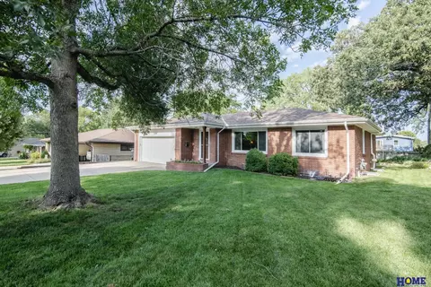 1144 S 47th St, Lincoln, NE 68510