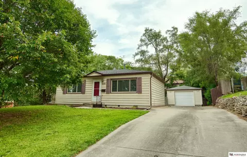 7303 S 42nd St, Bellevue, NE 68147
