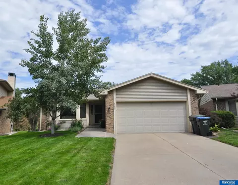 7235 Shamrock Ct, Lincoln, NE 68506