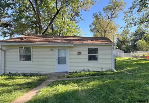 3808 Edna St, Omaha, NE 68147