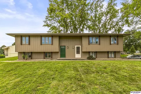 4905 S 99 St, Omaha, NE 68127