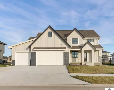 5407 N 208th Ave, Elkhorn, NE 68022