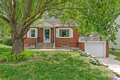 921 Mclaughlin Cir, Bellevue, NE 68005