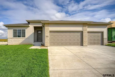 21144 Hartman Ave, Elkhorn, NE 68022