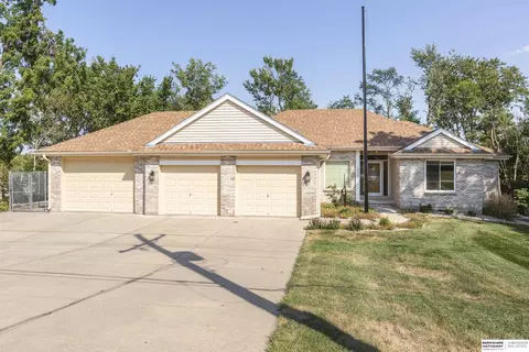 10415 N 48th St, Omaha, NE 68152