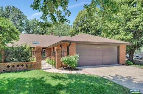 5815 Berkeley Dr, Lincoln, NE 68512