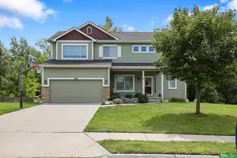 1803 Scott Dr, Bellevue, NE 68123