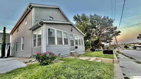 3944 L St #12, Omaha, NE 68107