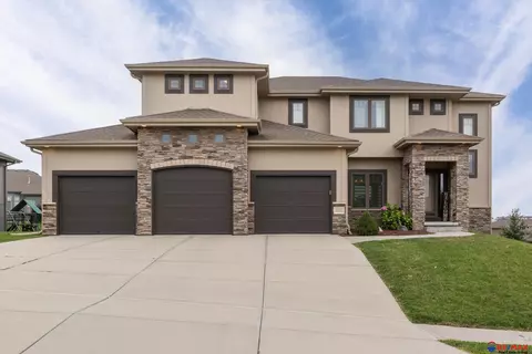 10352 S 124th Ave, Papillion, NE 68046
