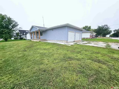Exterior - 701 S Maltby Ave, Sutton, NE 68979 photo 2 of 2