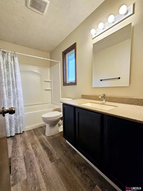 Bath - 701 S Maltby Ave, Sutton, NE 68979 photo 1 of 4