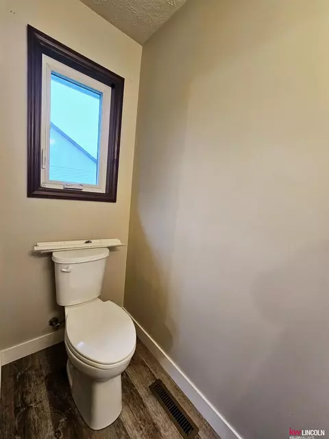 Bath - 701 S Maltby Ave, Sutton, NE 68979 photo 3 of 4