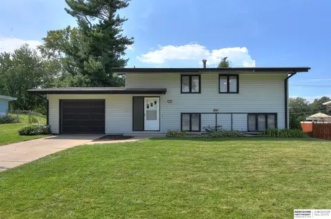 4642 N 82nd St, Omaha, NE 68134