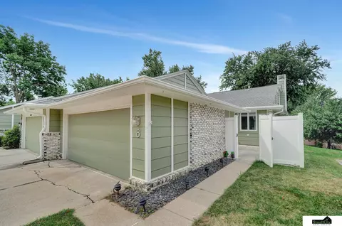 7420 South St #8, Lincoln, NE 68506
