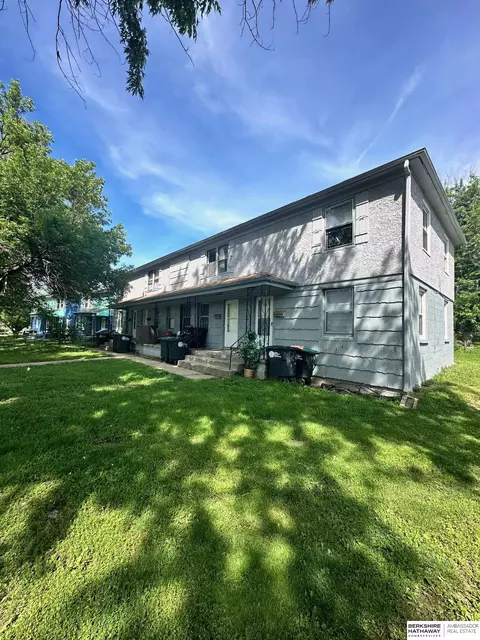 4117 Valley St, Omaha, NE 68116