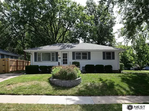 1800 N 71 St, Lincoln, NE 68505