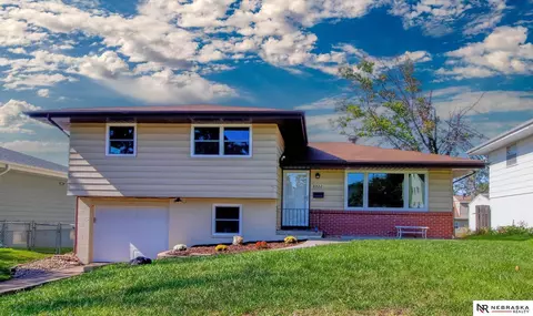 8222 Decatur St, Omaha, NE 68114
