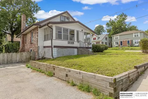 3653 Charles St, Omaha, NE 68131