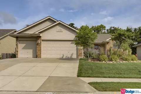 17224 S Creek Cir, Omaha, NE 68136