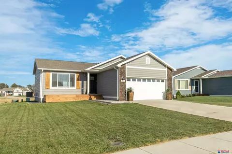 834 N 26th St, Beatrice, NE 68310