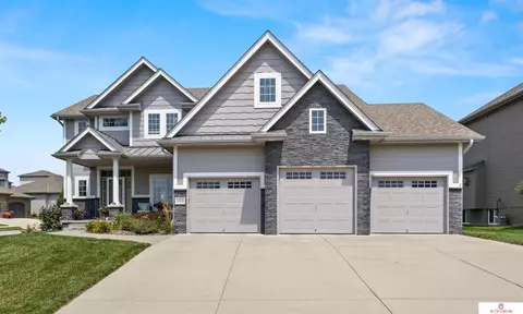 18976 Spaulding Cir, Omaha, NE 68022