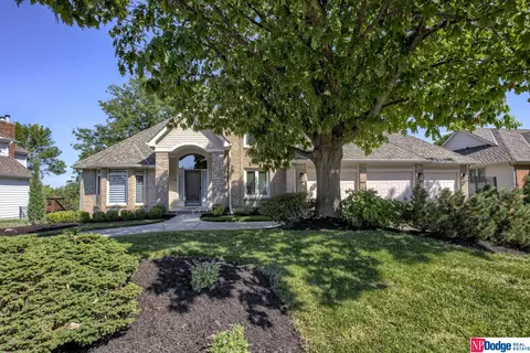 12816 Eagle Run Dr, Omaha, NE 68164