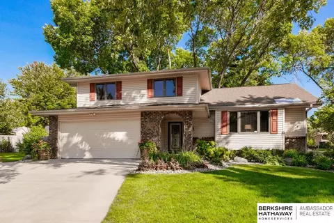 5711 S 152nd Avenue Cir, Omaha, NE 68137
