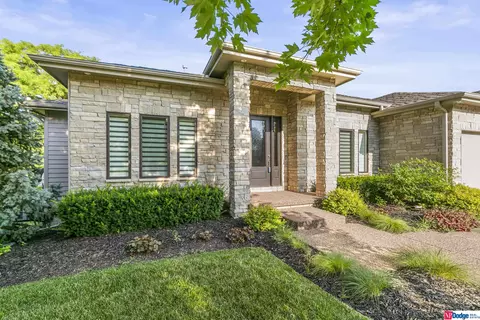3138 N 158 Plaza Cir, Omaha, NE 68116