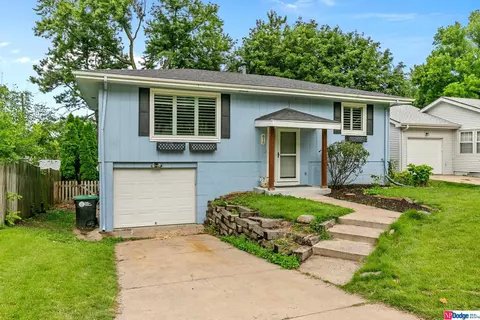816 S 68th St, Omaha, NE 68106