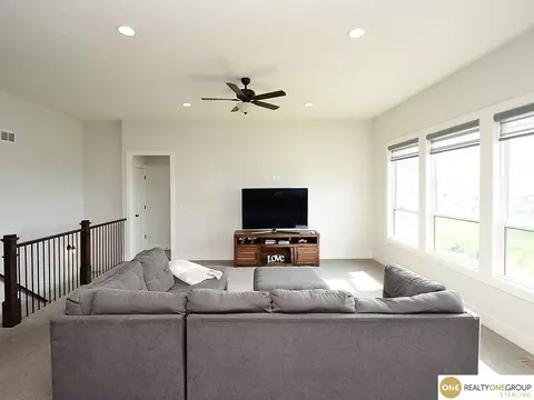 815 N 10th Ave, Springfield, NE 68059 photo 5