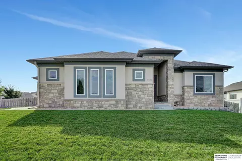 7225 Rutha Ln, Lincoln, NE 68516