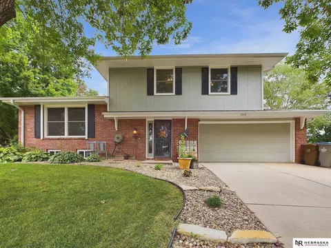 5010 Fawn Ct, Lincoln, NE 68516