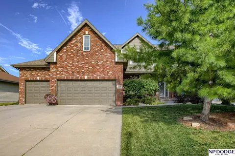 8009 S 166 St, Omaha, NE 68136