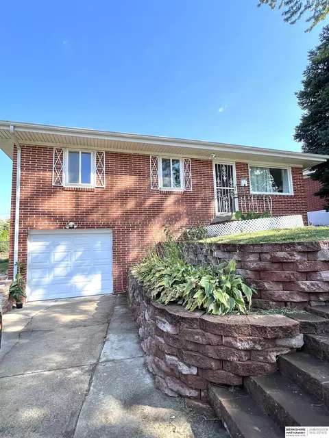 8114 Barbara St, Omaha, NE 68124