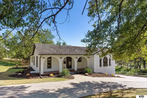 3914 15th St, Omaha, NE 68107