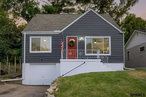 3073 Martin Ave, Omaha, NE 68112